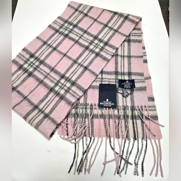 house of balmoral Accessories - The house of Balmoral Scotland NWT lambswool Thomson pale plaid pink scarf